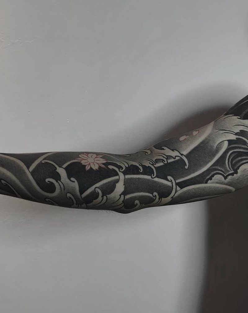 浪花纹身图片_手臂新传统浪花纹身图案