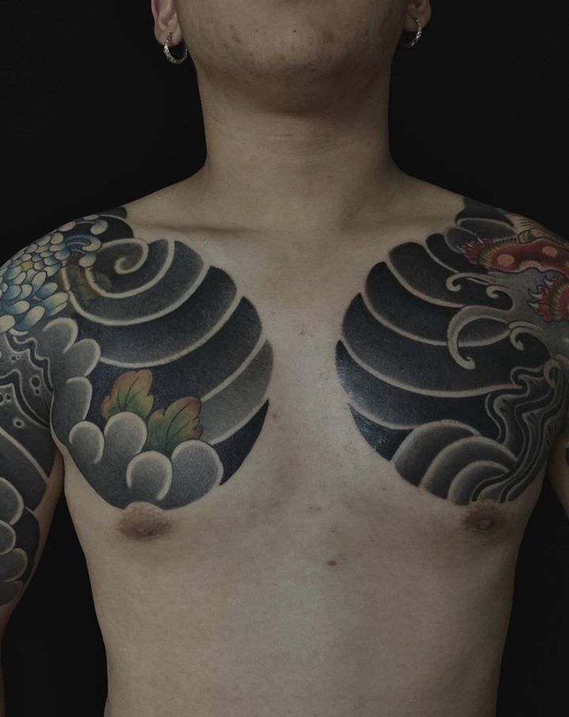 日式双半甲纹身图片_手臂胸部新传统蛇唐狮纹身图案