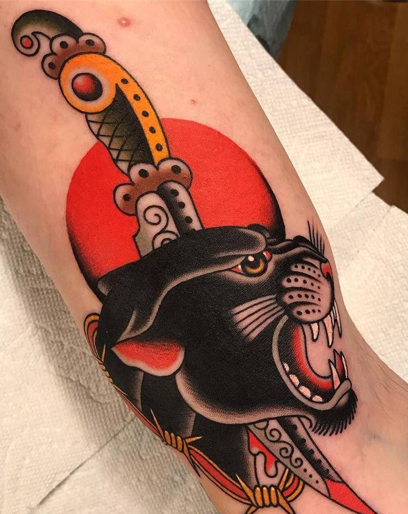 豹纹身图片_手臂Old School匕首豹纹身图案