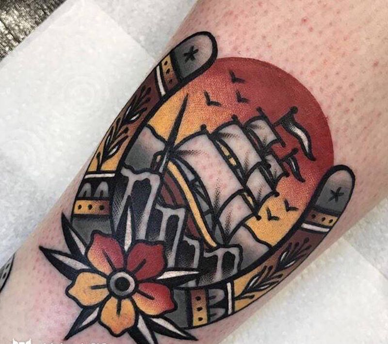 航海纹身图片_手臂Old School船花夕阳纹身图案