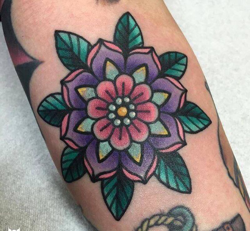 花纹身图片_手臂Old School花叶子纹身图案