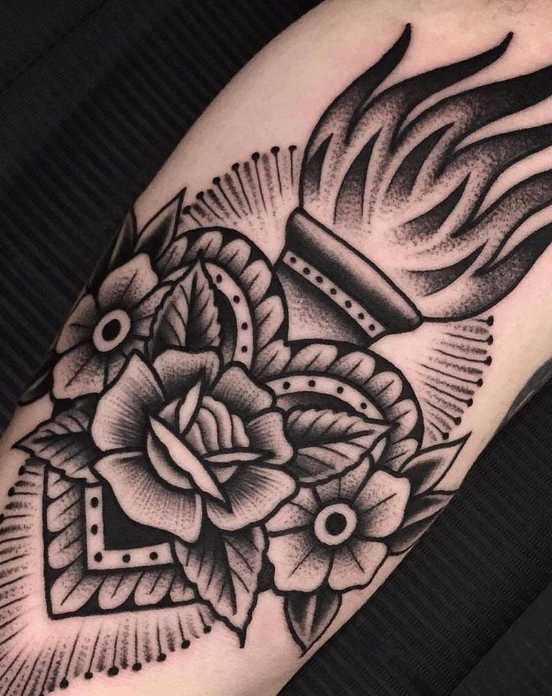 火炬纹身图片_手臂Old School火爱心花纹身图案