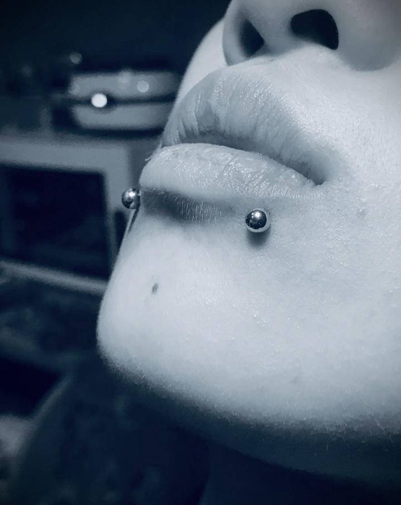 唇钉纹身图片_穿孔纹身图案