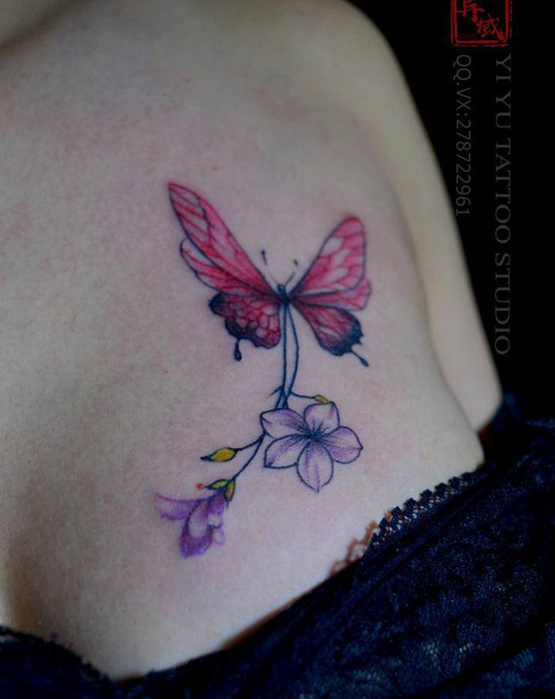 蝴蝶系列纹身图片_胸部纹身图案