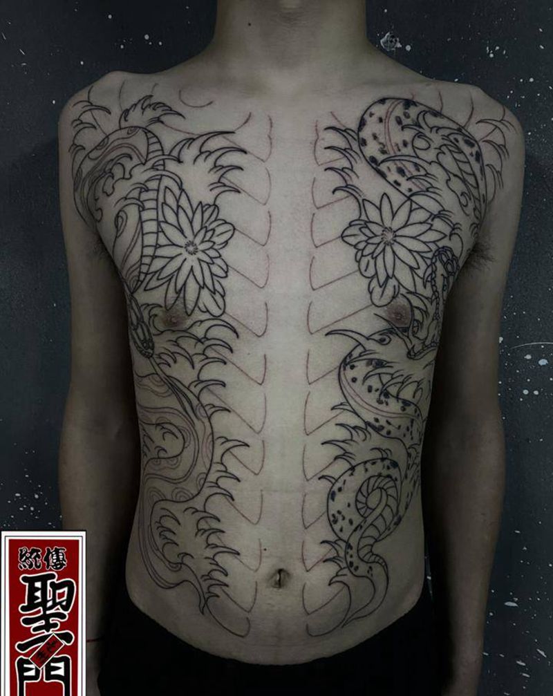 日式双蛇开衫纹身图片_胸部老传统纹身图案