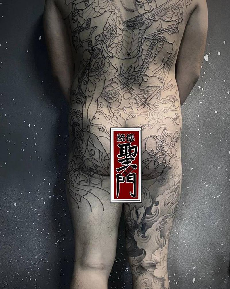 张顺纹身图片_背部老传统纹身图案