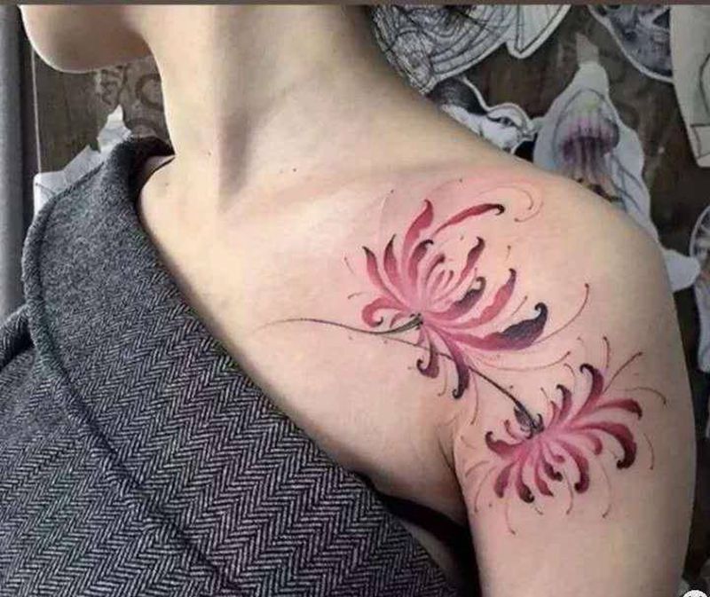 彼岸花纹身图片_肩部纹身图案