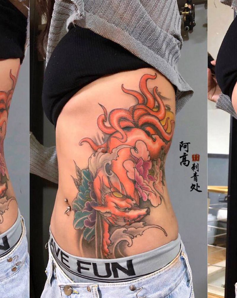 九尾狐纹身图片_腹部腰部新传统纹身图案