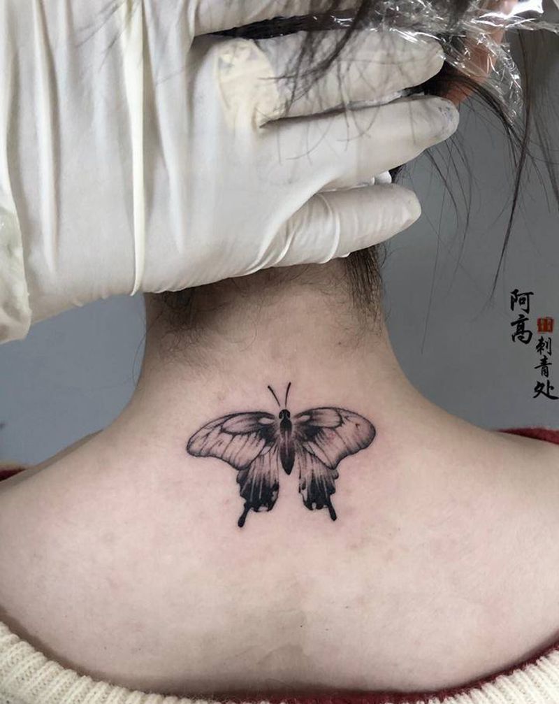蝴蝶纹身图片_颈部点刺纹身图案
