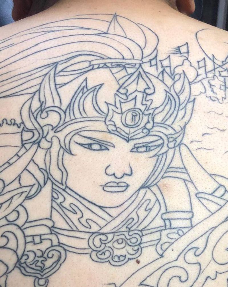 修改中纹身图片_背部新传统纹身图案