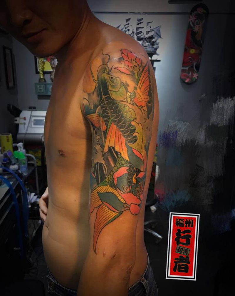 鲤鱼纹身图片_手臂手部新传统鲤鱼荷花纹身图案