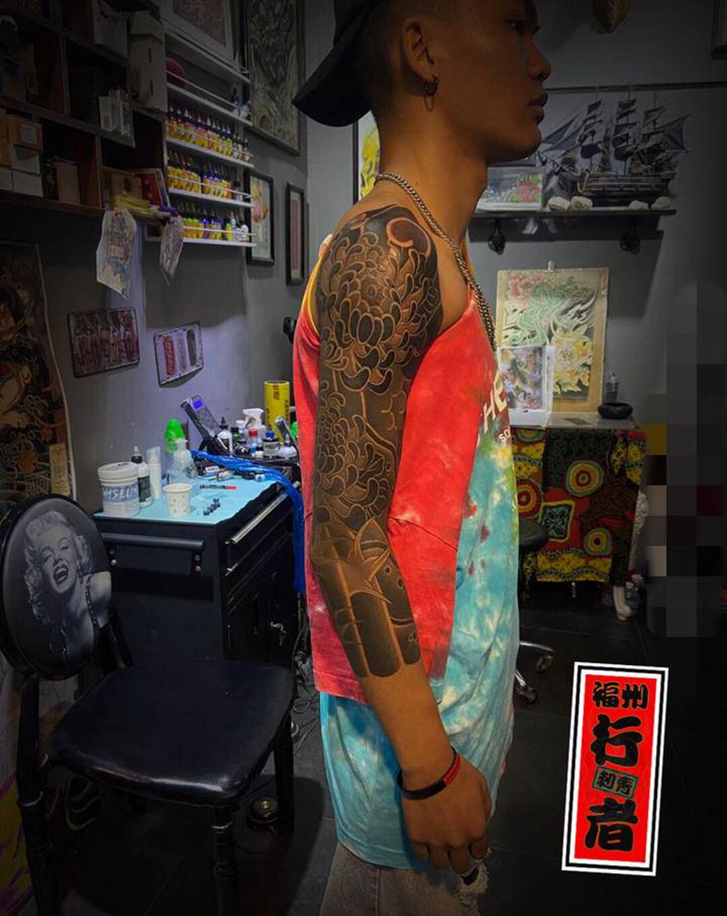 菊花七分袖纹身图片_手部手臂老传统菊花纹身图案