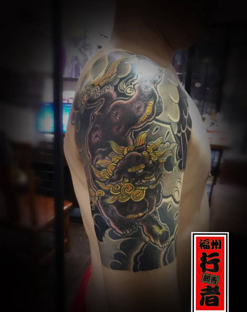 唐狮纹身图片_手部手臂老传统纹身图案