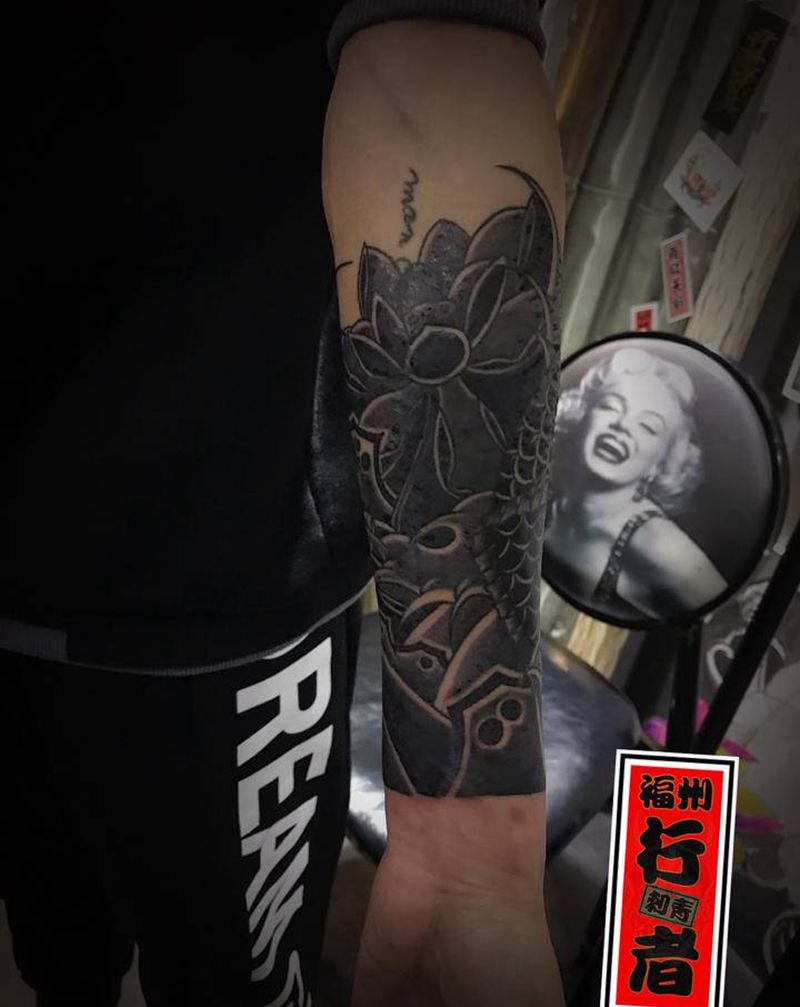 鲤鱼莲花纹身图片_手臂手部老传统纹身图案