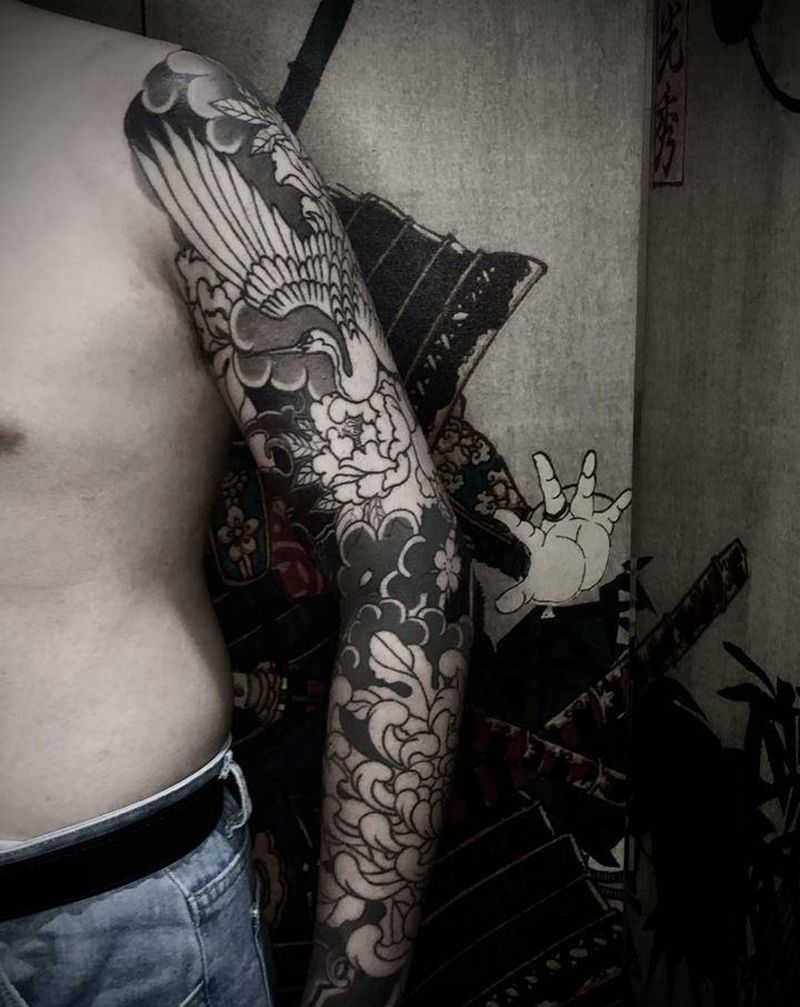 鹤 菊花纹身图片_手臂肩部老传统鹤 菊花纹身图案