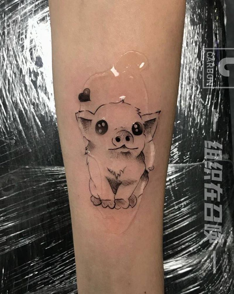 猪纹身图片_手臂Old School水墨猪爱心纹身图案