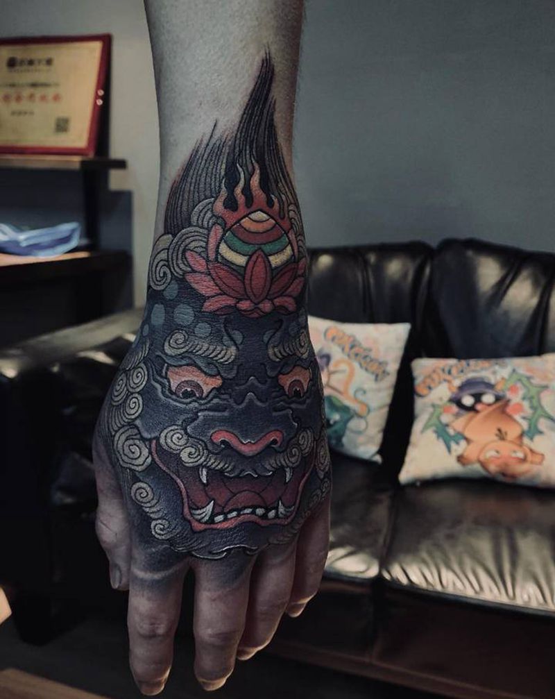 唐狮纹身图片_手部新传统纹身图案