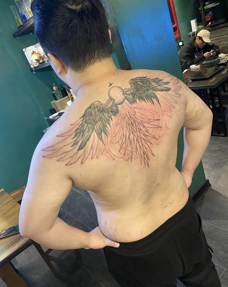翅膀纹身图片_背部新传统纹身图案