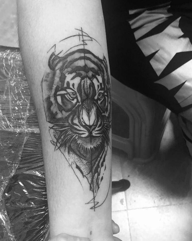 虎纹身图片_手臂纹身图案