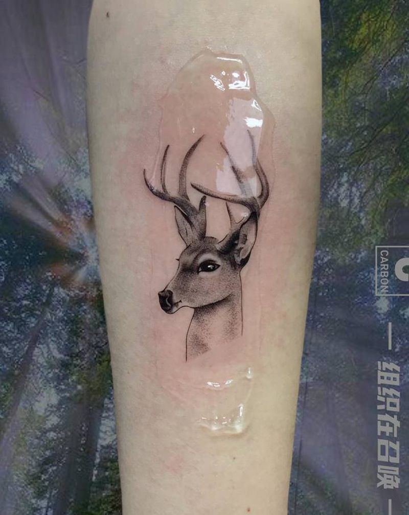 鹿纹身图片_手臂欧美写实点刺鹿纹身图案