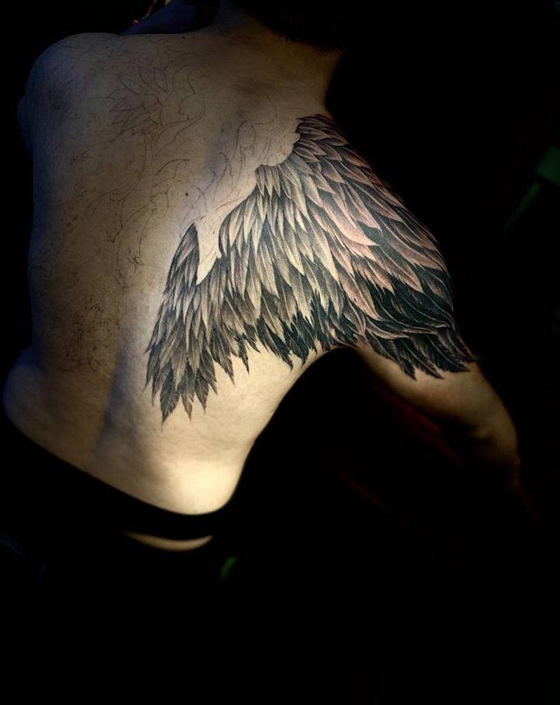 天使与恶魔翅膀纹身图片_背部新传统纹身图案