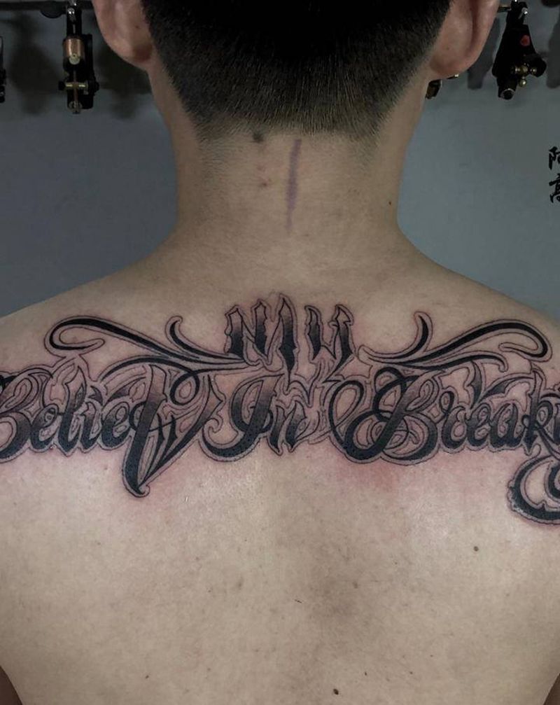 花体字纹身图片_肩部花体字纹身图案