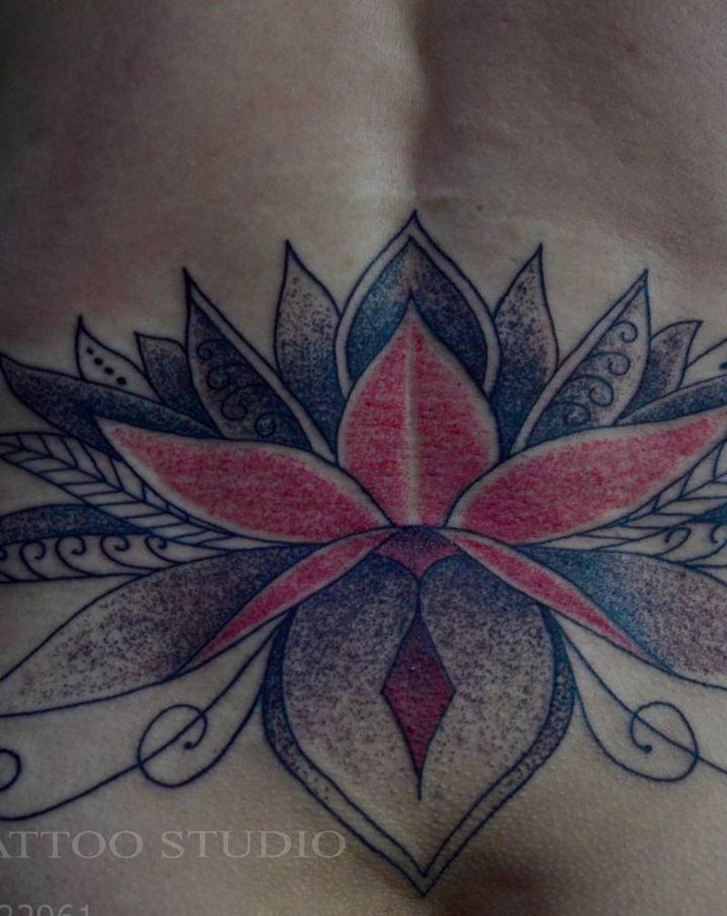 腰花纹身图片_腰部纹身图案