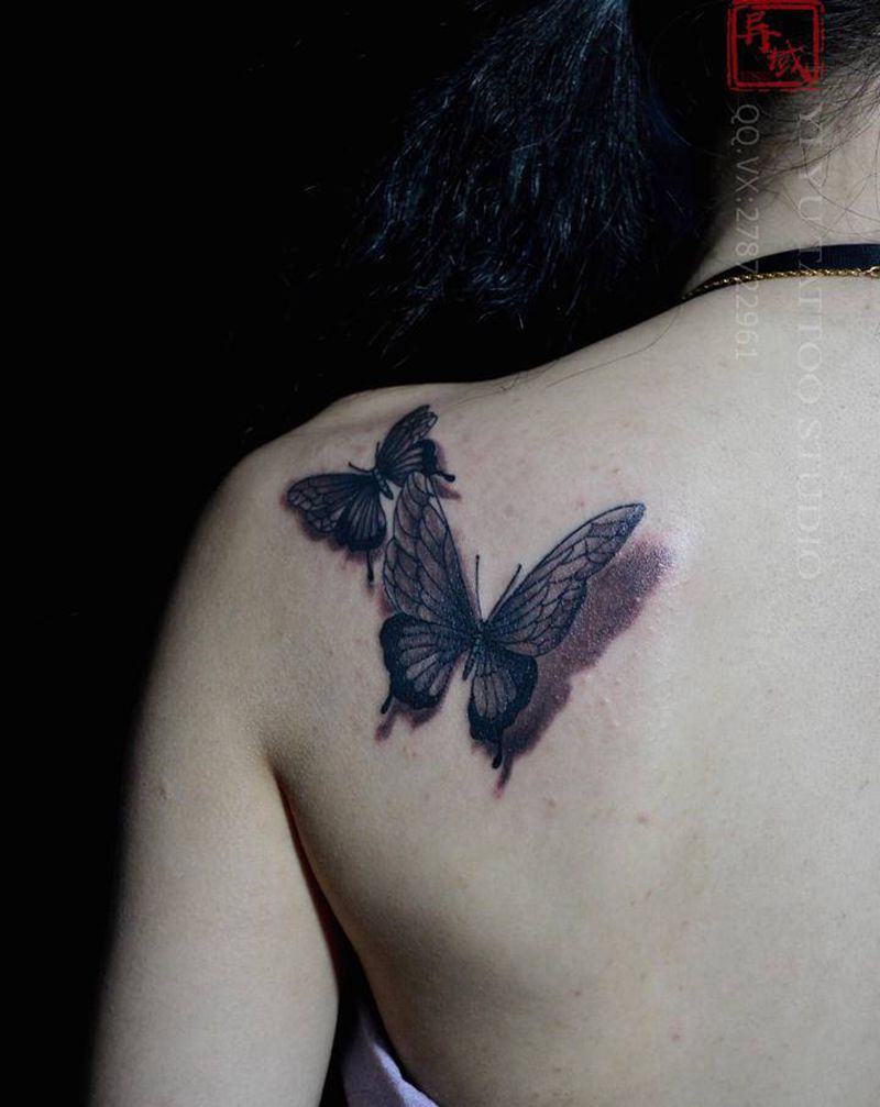蝴蝶纹身图片_肩部纹身图案