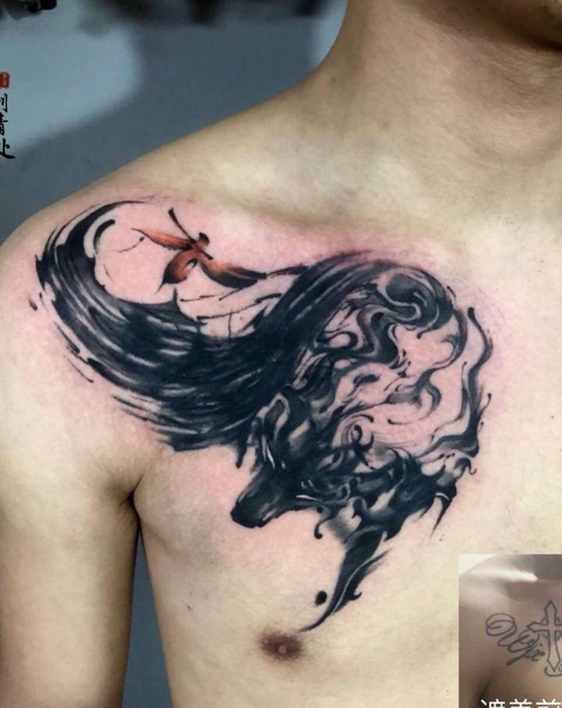 水墨狼遮盖纹身图片_胸部水墨纹身图案