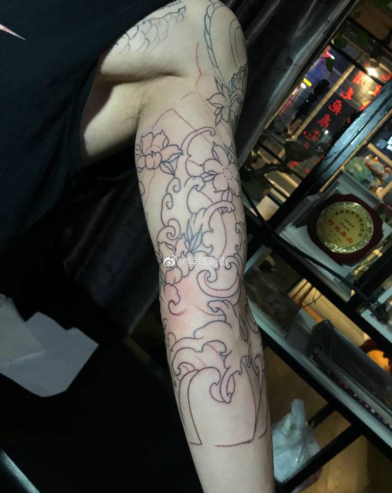 七分臂纹身图片_手部新传统纹身图案