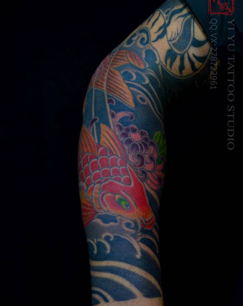 鲤鱼纹身图片_手部老传统纹身图案