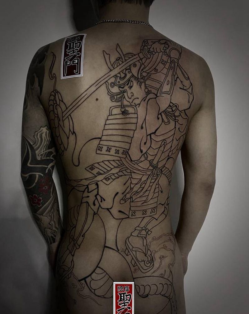 第一次构线恢复后继续纹身图片_背部老传统纹身图案