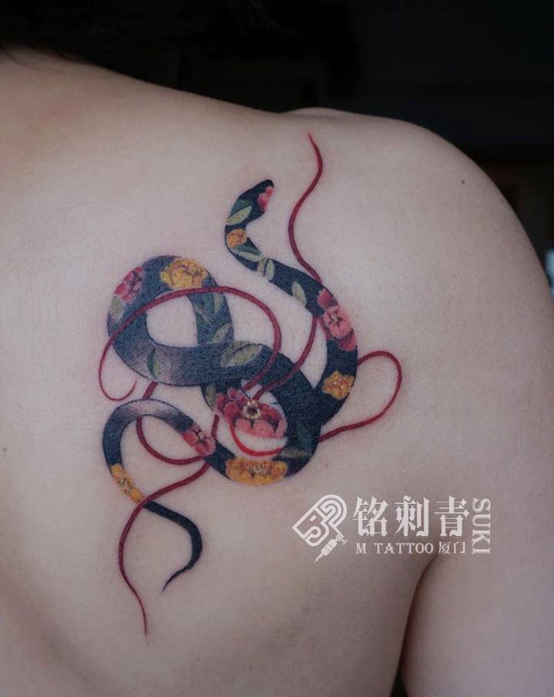 蛇纹身图片_背部New School纹身图案