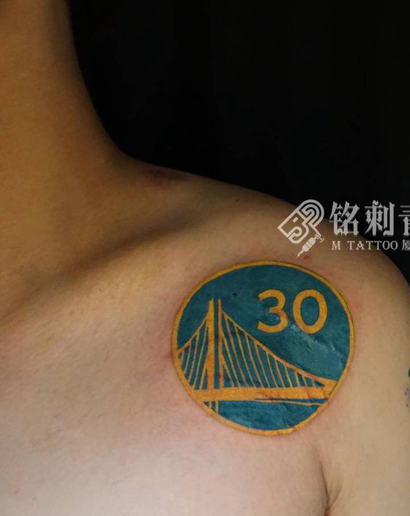 勇士队标纹身图片_肩部纹身图案