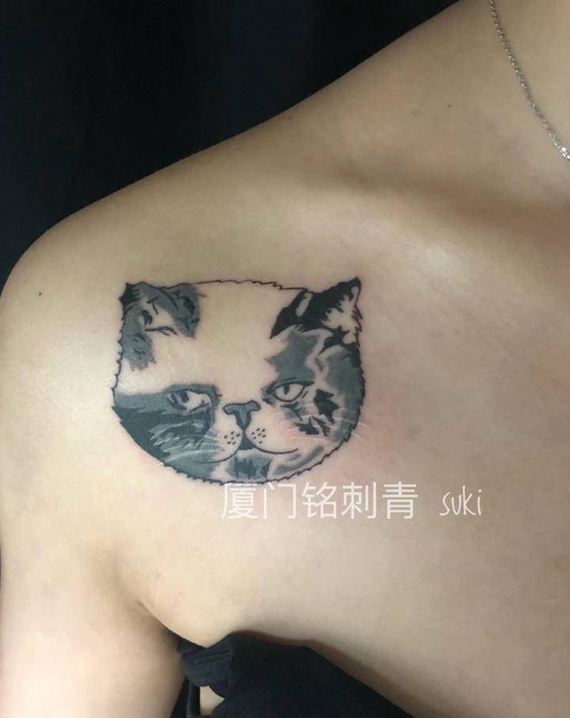 猫星人纹身图片_肩部纹身图案