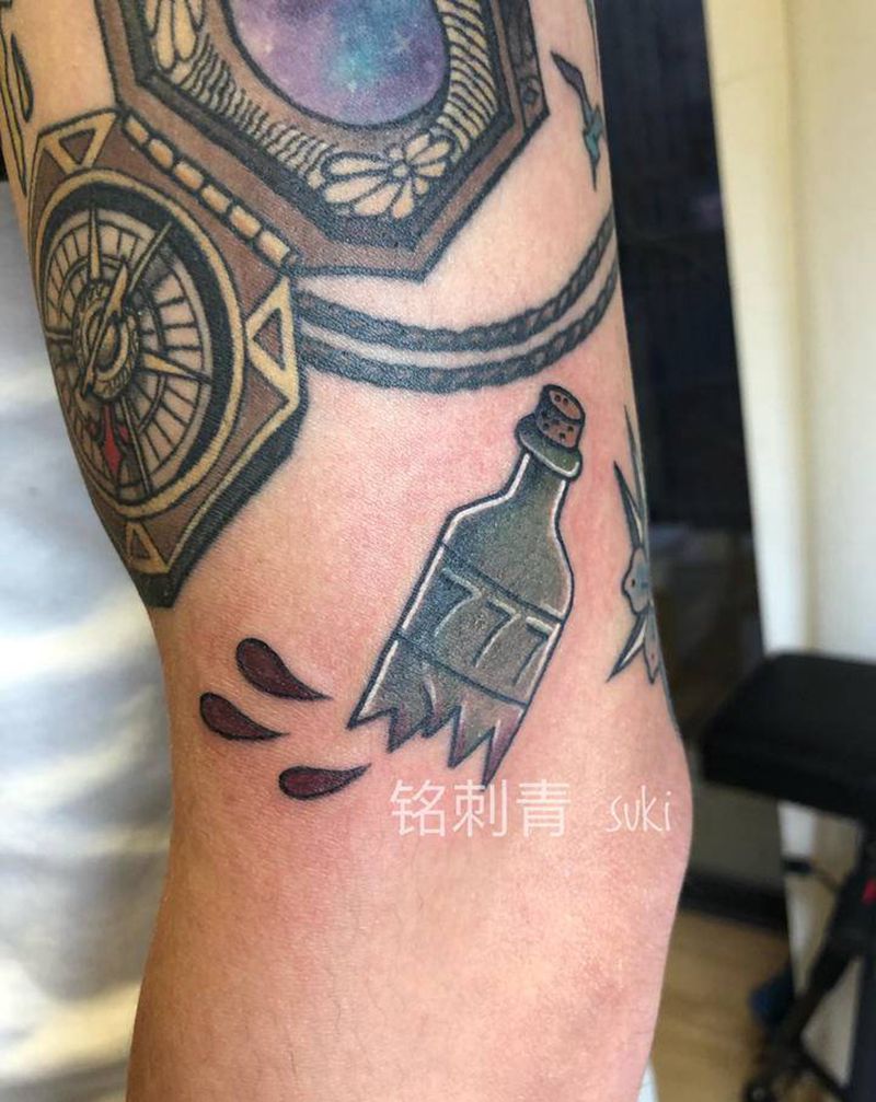 酒瓶纹身图片_手臂Old School纹身图案