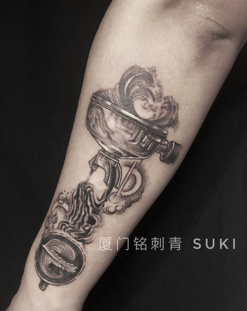 咖啡师的咖啡机纹身图片_手臂欧美黑灰纹身图案