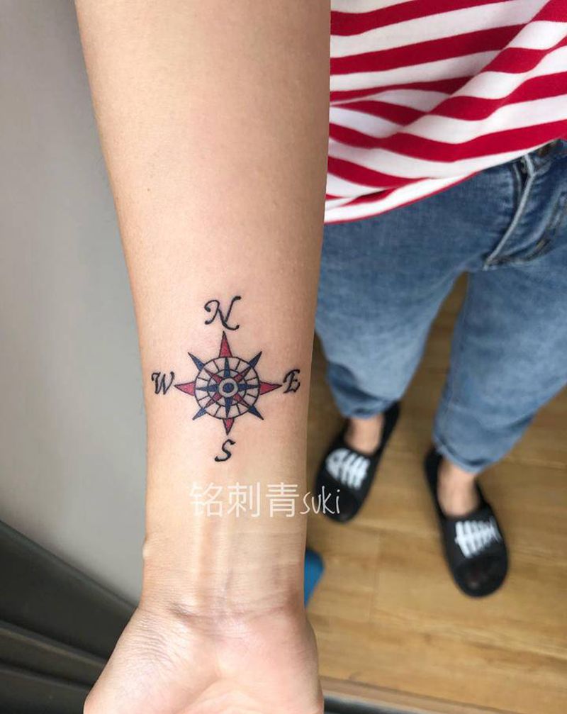指南针纹身图片_手臂小清新纹身图案
