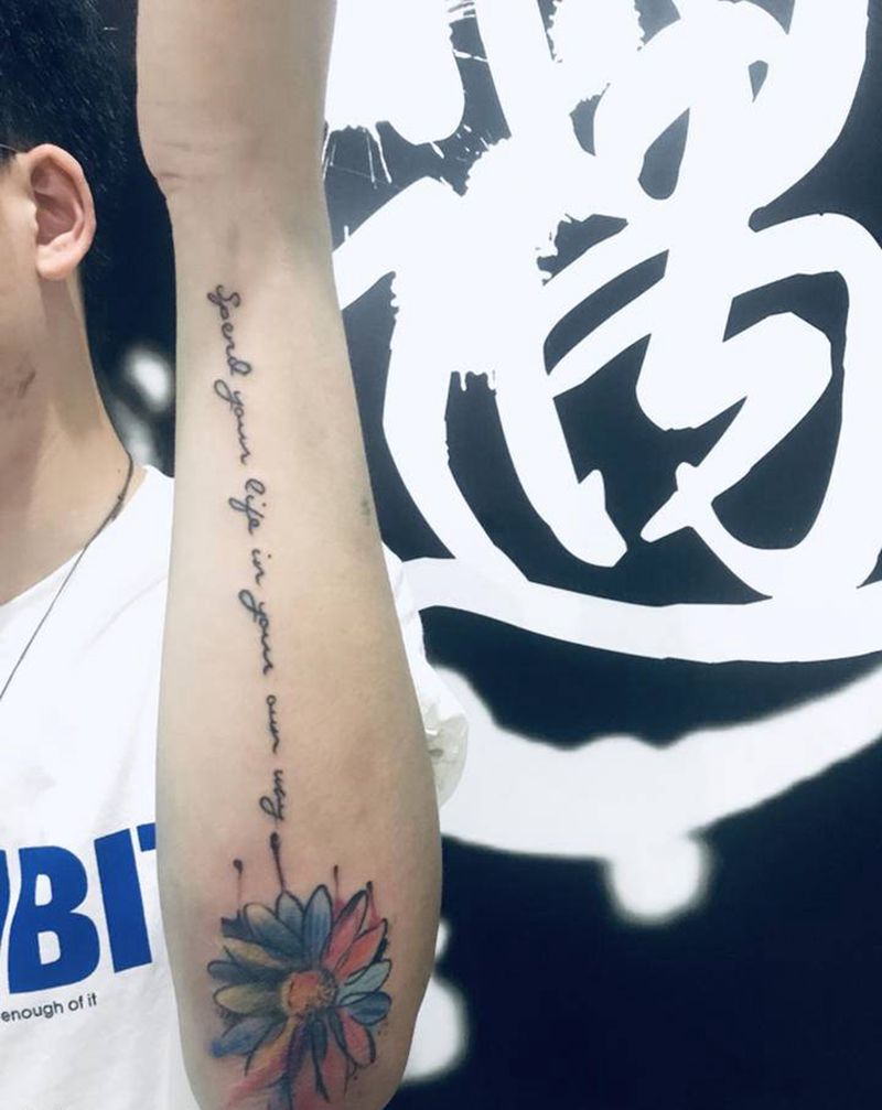 雏菊纹身图片_手部纹身图案