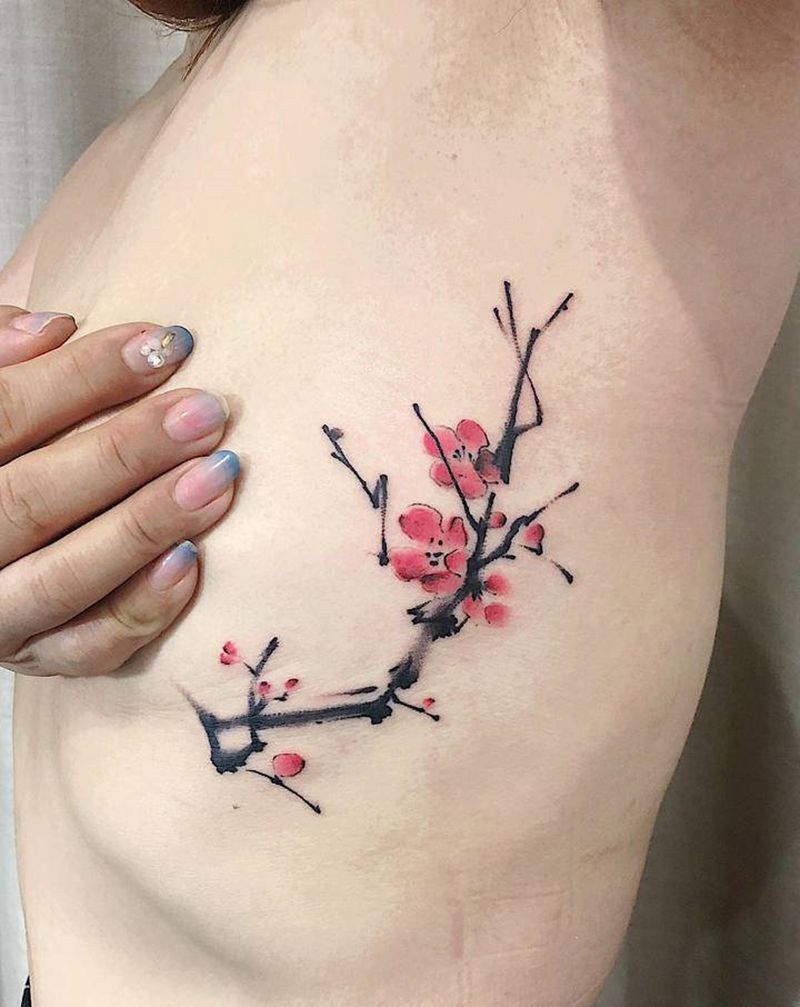 梅花纹身图片_胸部水墨纹身图案