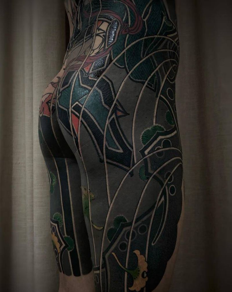 老传统满背纹身图片_背部腹部老传统纹身图案