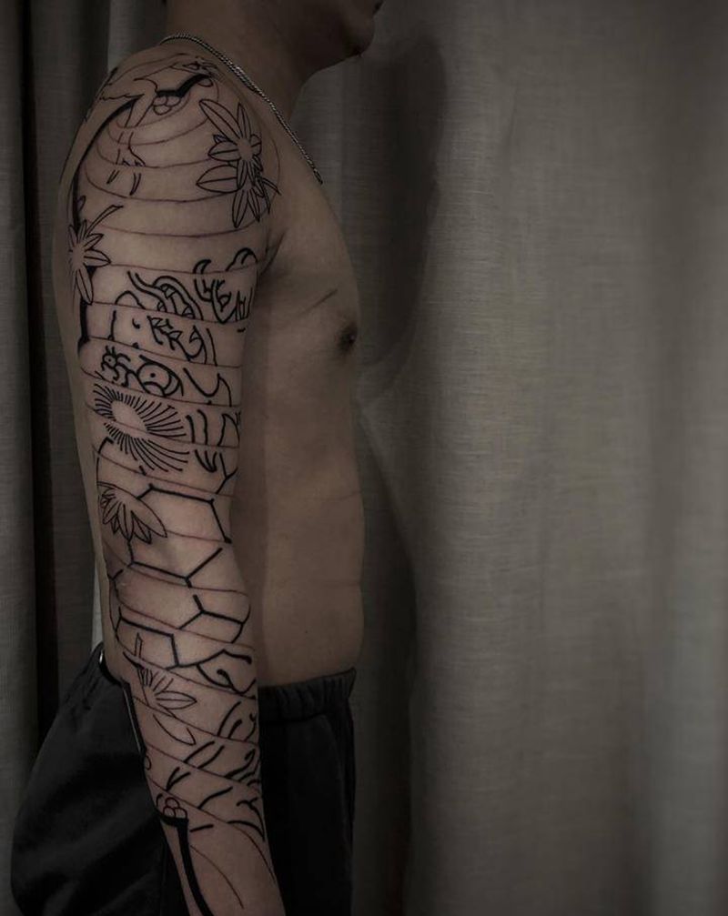 花臂纹身图片_手臂肩部老传统纹身图案