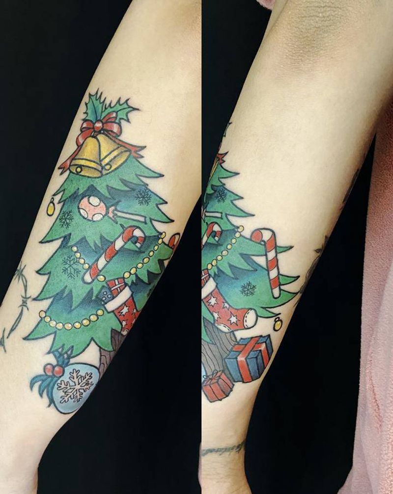 定做圣诞树纹身图片_手臂Old School原创设计纹身图案