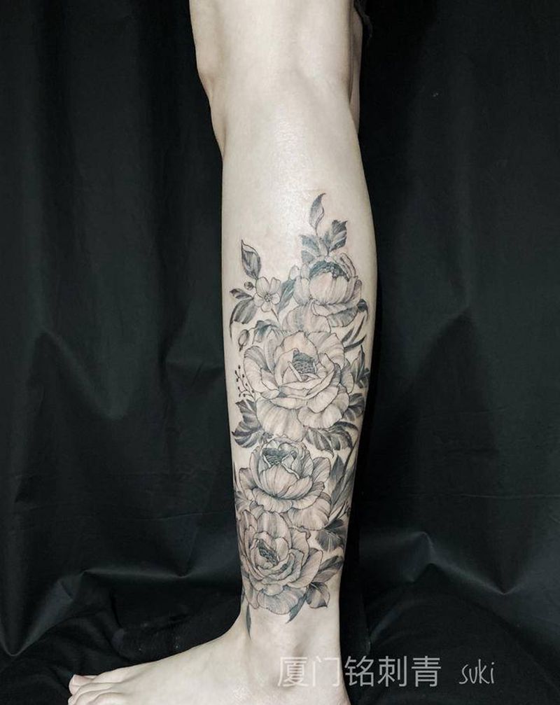 遮盖素花纹身图片_腿部点刺纹身图案