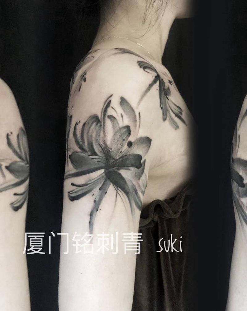水墨莲花纹身图片_背部手臂水墨疤痕遮盖纹身图案