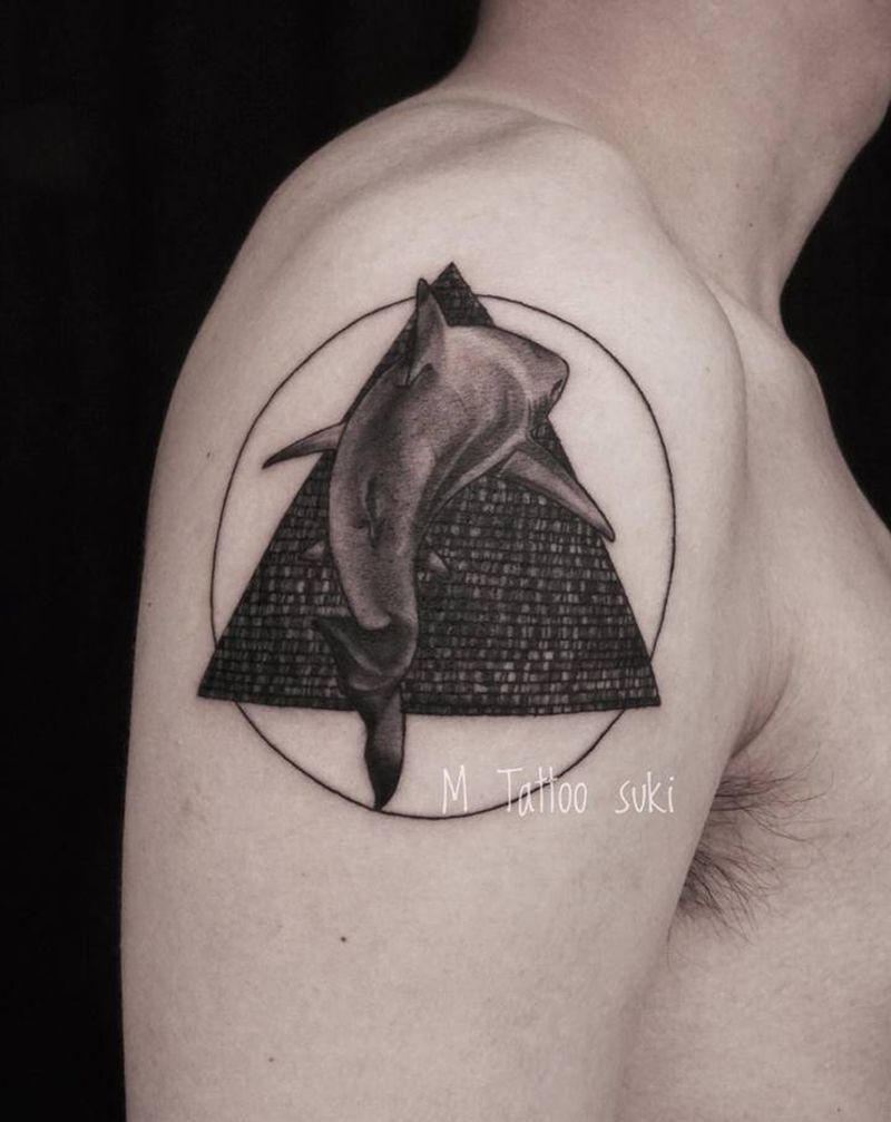 插画鲨鱼纹身图片_手臂鲨鱼插画纹身图案