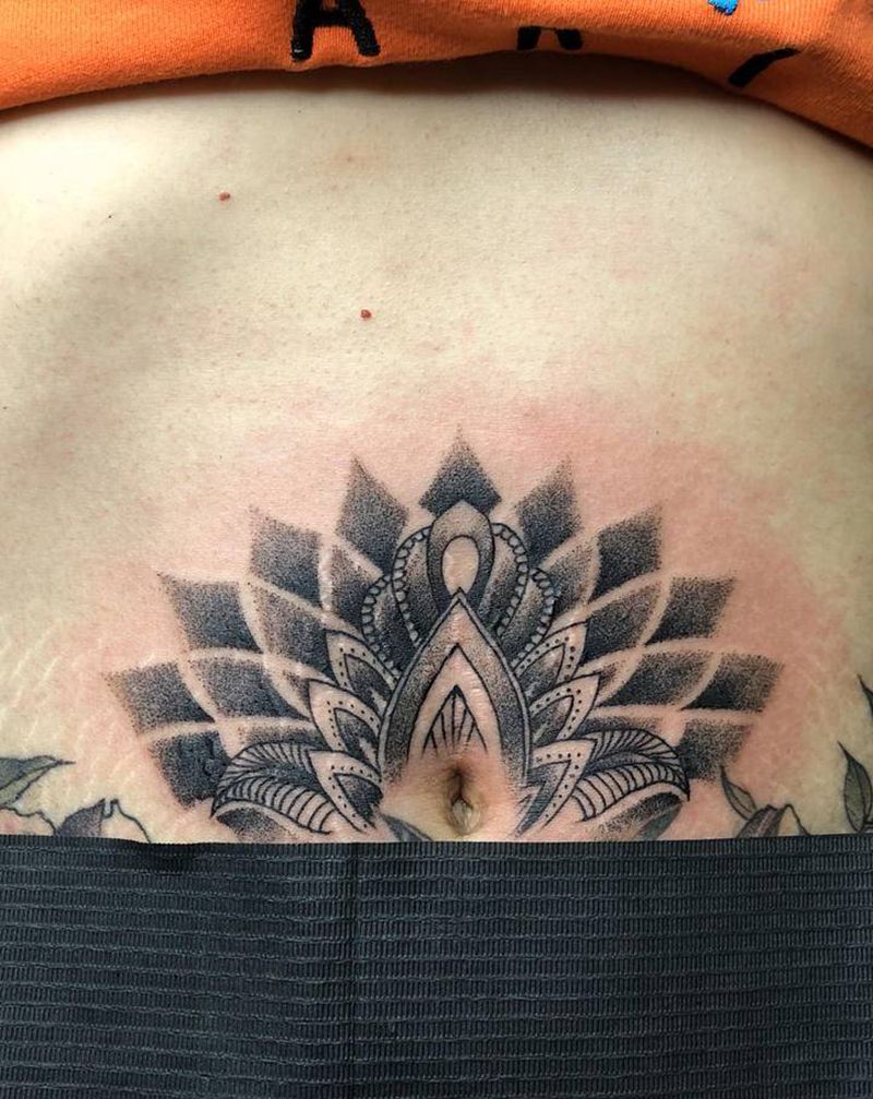 曼陀罗遮盖妊娠纹纹身图片_腹部点刺纹身图案