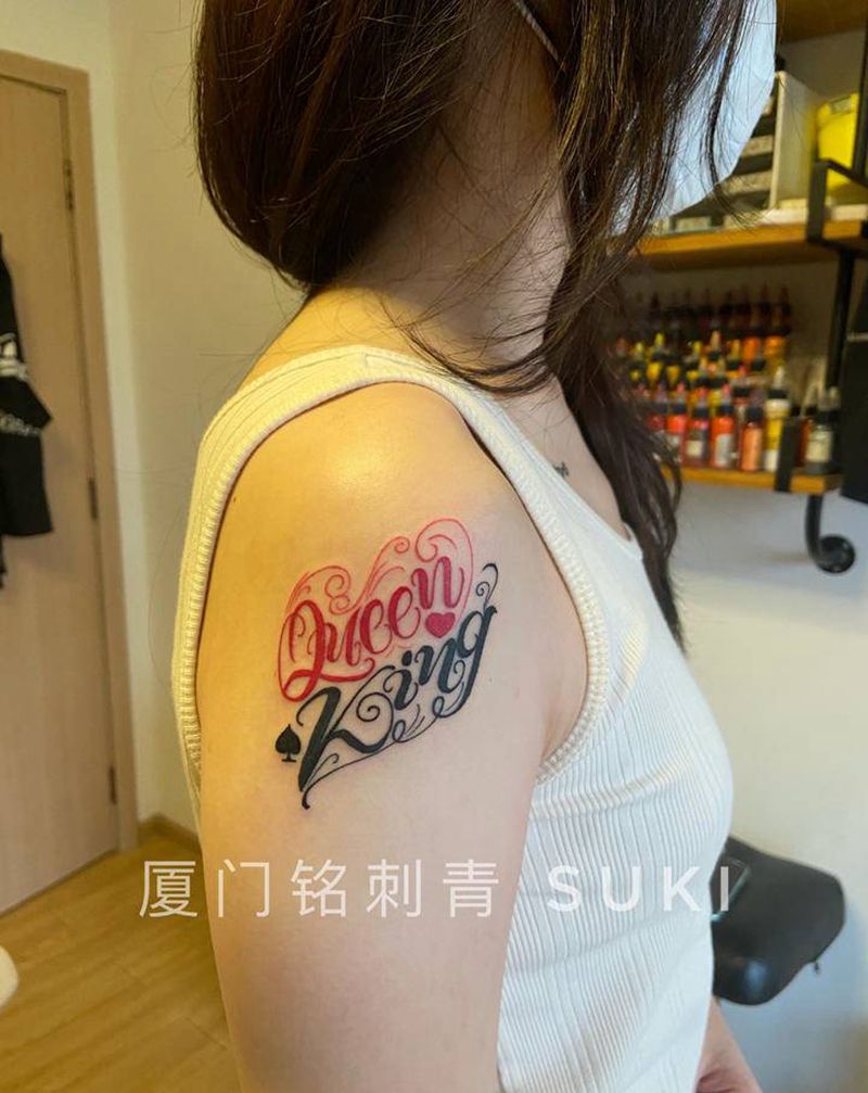 King&Queen纹身图片_手臂花体字原创设计纹身图案