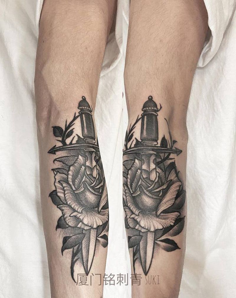 匕首纹身图片_手臂点刺Old School纹身图案