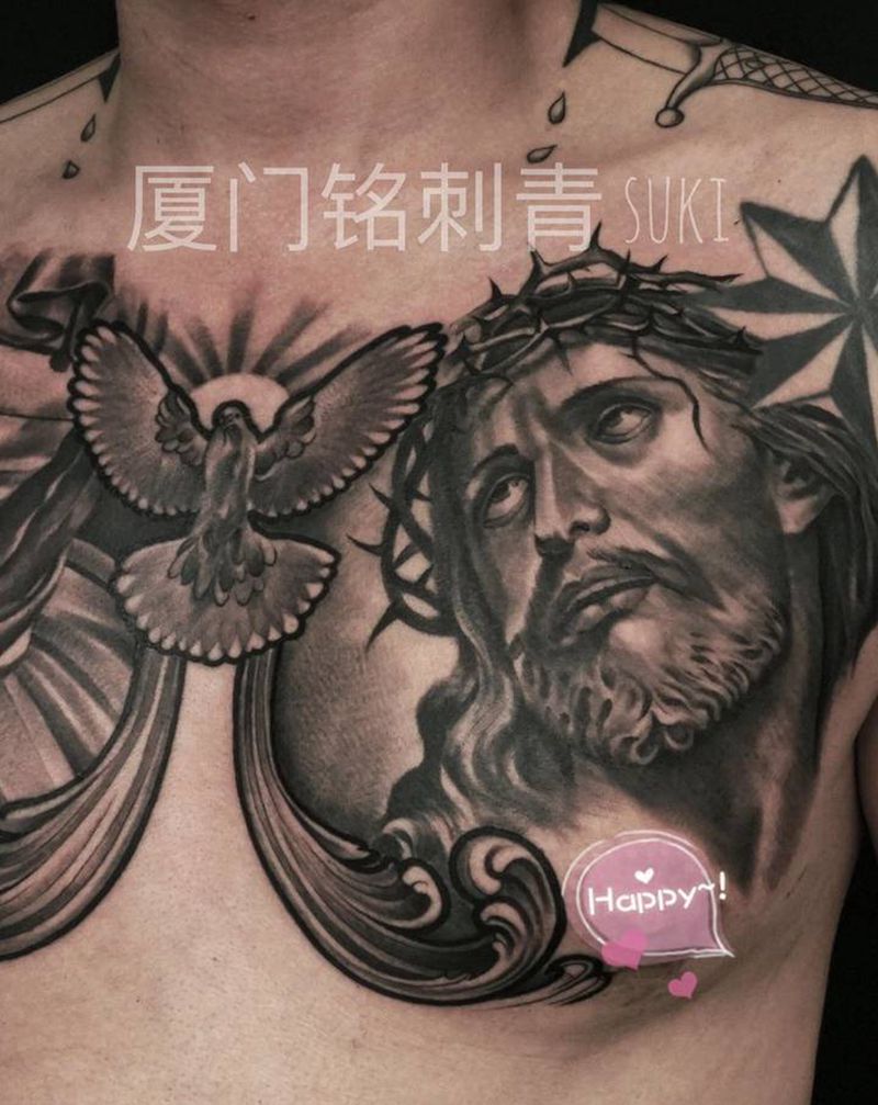 圣母和耶稣花胸纹身图片_胸部欧美写实纹身图案